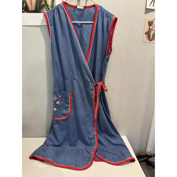 Charming Vintage Denim Wrap Dress with Embroidered Pocket- Size M - Picture 1 of 6